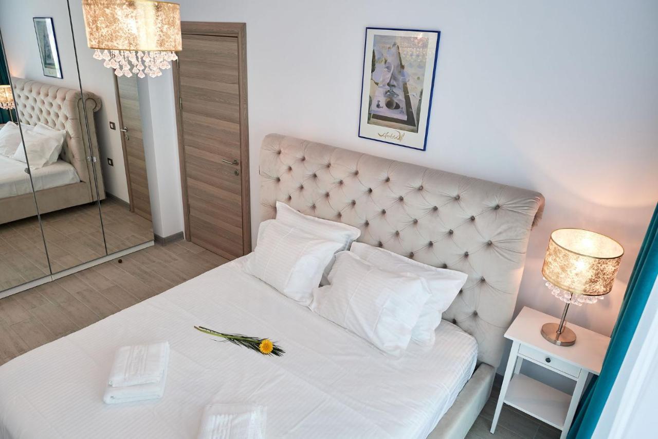 Submarine Apartment Spa N Pool Beach Resort Năvodari Kültér fotó