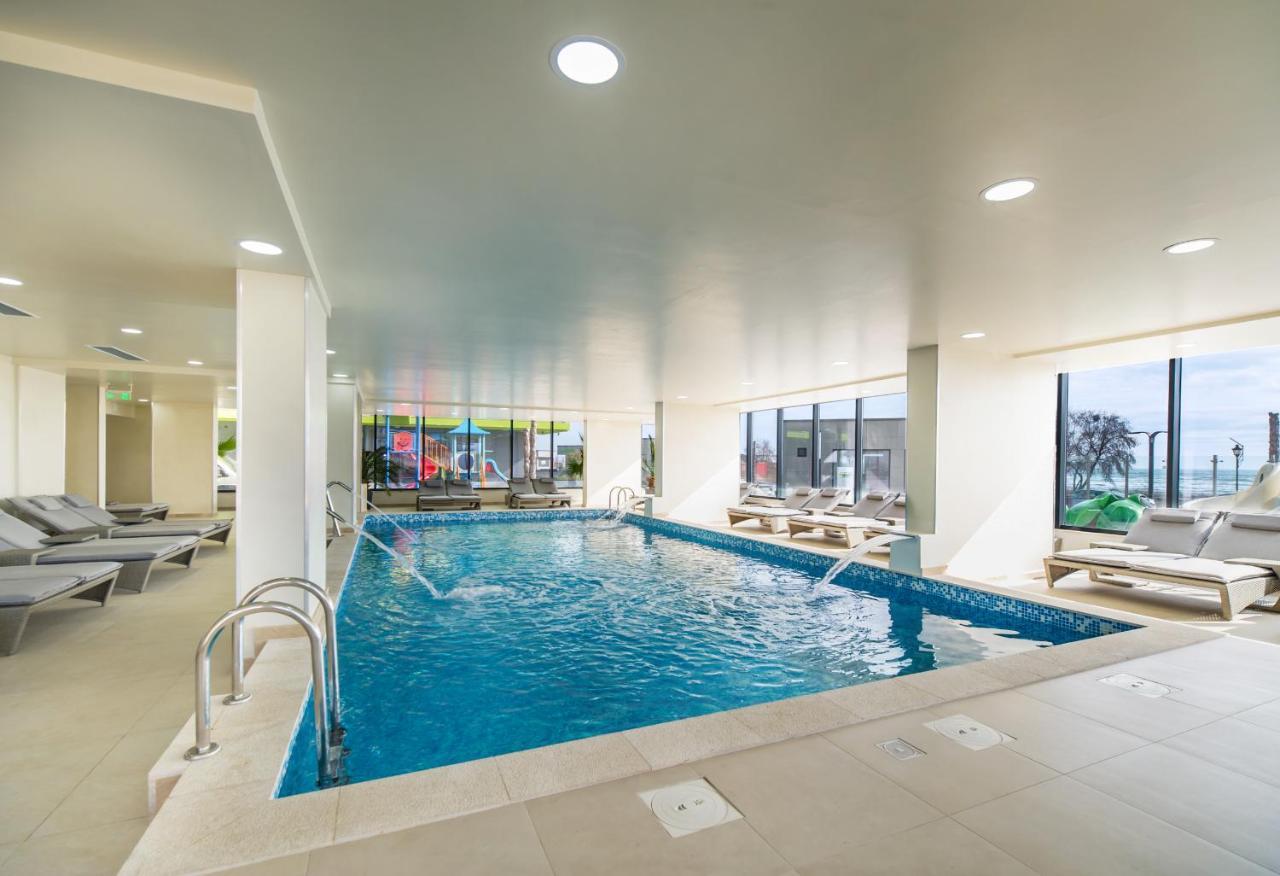 Submarine Apartment Spa N Pool Beach Resort Năvodari Kültér fotó